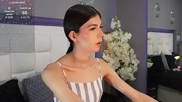 CuteAri online show from December 13, 8:25 pm