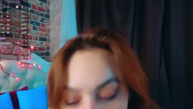 Snapshot of EvaLeester chatting on December 3, 7:05 am EvaLeester online show from December 3, 7:05 am