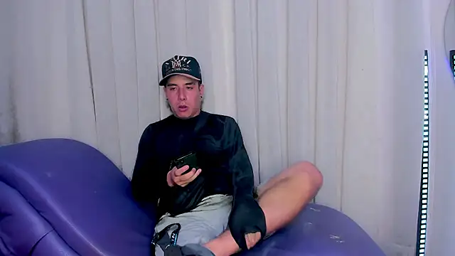 Yourslust  online show from January 15, 10:13 pm