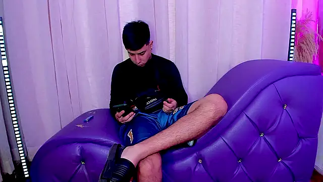 Yourslust  online show from February 19, 1:29 pm