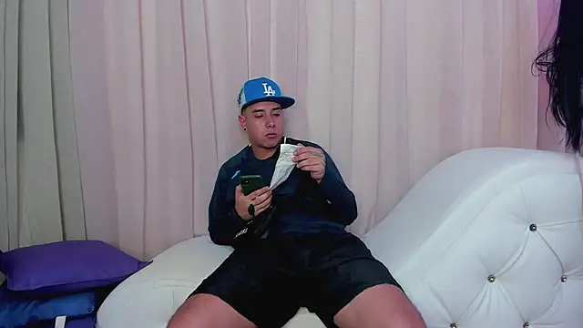 Snapshot of Yourslust_ chatting on May 8, 2:17 am Yourslust online show from May 8, 2:17 am