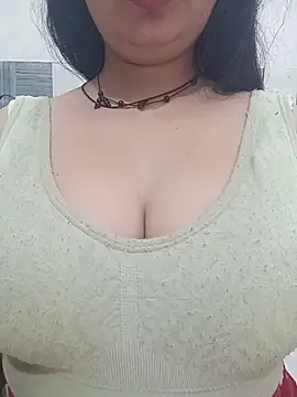 cute-mahek online show from June 12, 7:35 pm