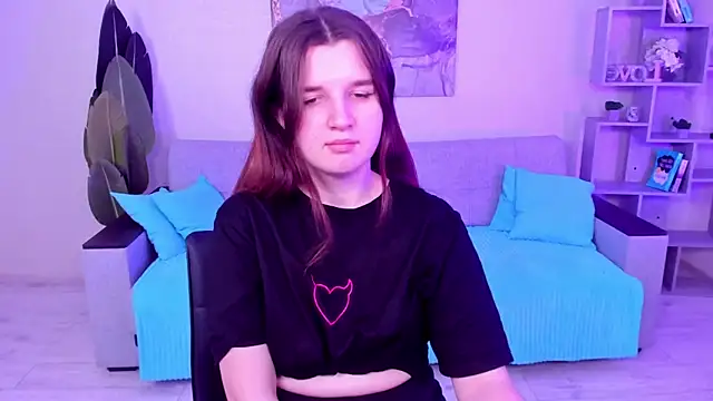 Snapshot of BonneyLove chatting on December 3, 9:01 pm BonneyLove online show from December 3, 9:01 pm