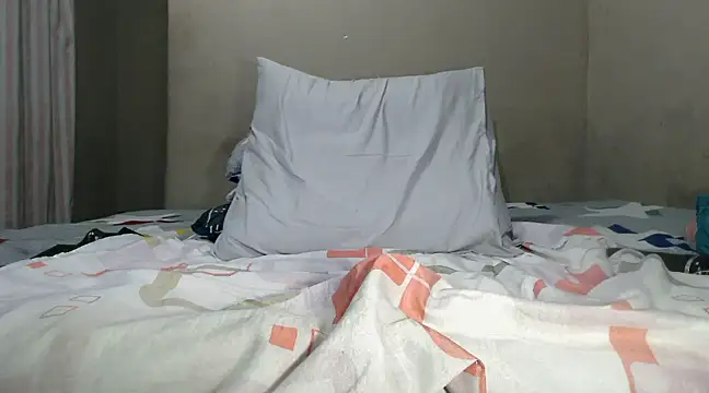Snapshot of WetwetPussy31 chatting on March 5, 8:00 pm WetwetPussy31 online show from March 5, 8:00 pm