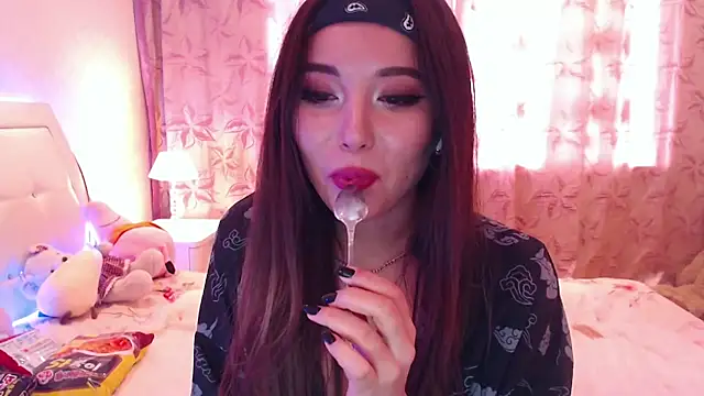 lilianbee online show from July 8, 5:56 am