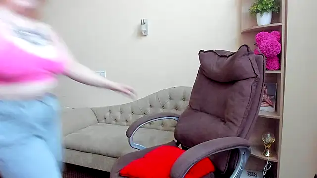 Snapshot of Doliss chatting on November 9, 7:06 am Doliss online show from November 9, 7:06 am