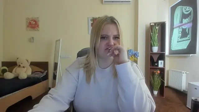 Snapshot of Doliss chatting on December 4, 7:06 am Doliss online show from December 4, 7:06 am