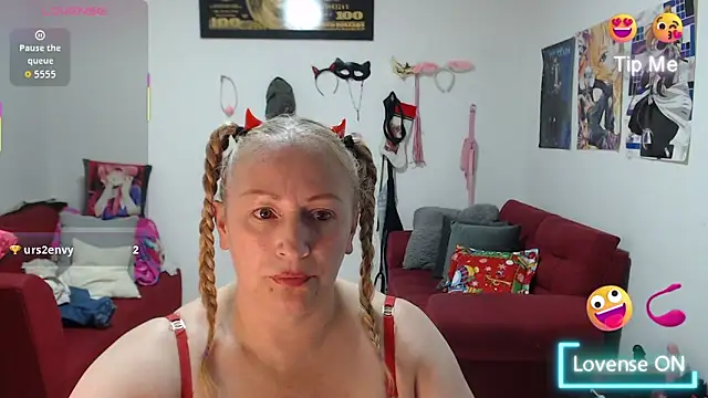 Snapshot of emperabigbootybigass chatting on December 2, 12:27 am emperabigbootybigass online show from December 2, 12:27 am