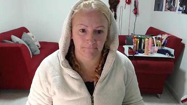 Snapshot of emperabigbootybigass chatting on December 15, 12:20 pm emperabigbootybigass online show from December 15, 12:20 pm