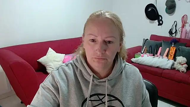 emperabigbootybigass online show from February 9, 12:20 pm