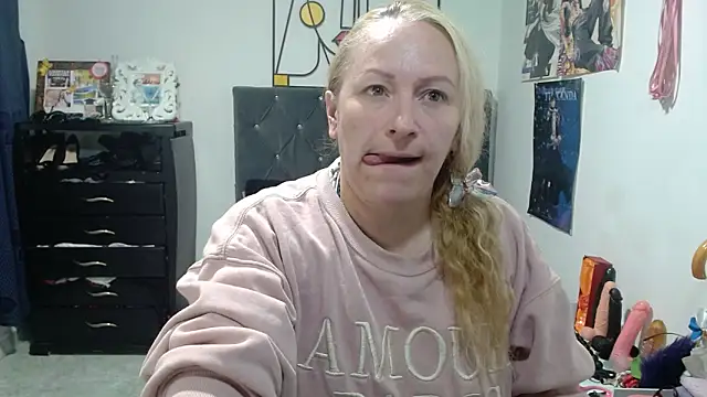 emperabigbootybigass online show from April 27, 12:14 pm