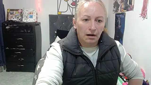 emperabigbootybigass online show from May 4, 12:23 pm