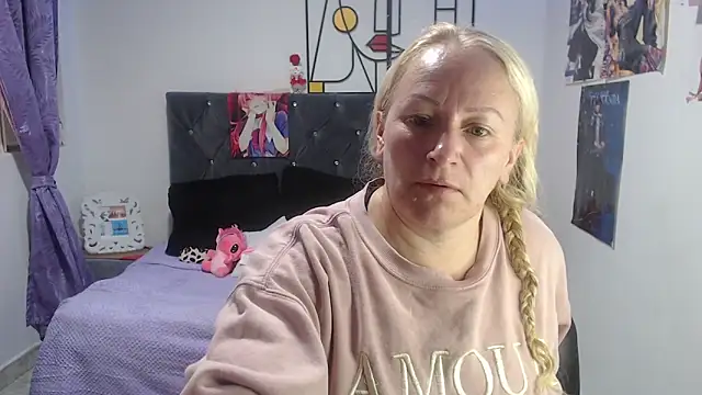 emperabigbootybigass online show from June 2, 12:40 pm
