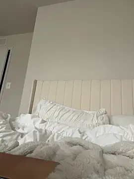 emilycoco online show from February 22, 8:40 pm