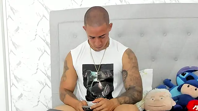 luigiferrara online show from March 19, 1:10 am