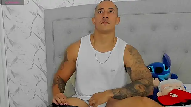 luigiferrara online show from January 6, 11:07 pm