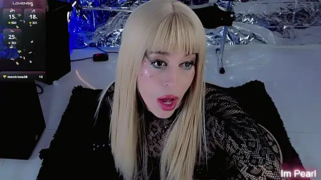 Snapshot of im_pearll chatting on July 12, 7:54 am im pearll online show from July 12, 7:54 am