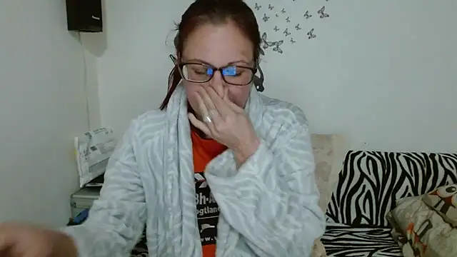 LadyHellene online show from February 4, 5:30 pm