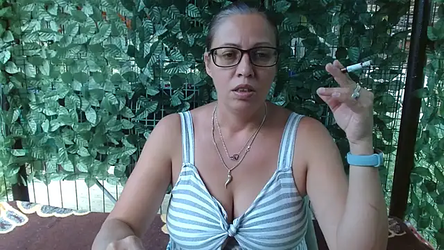 Snapshot of LadyHellene chatting on July 18, 1:59 pm LadyHellene online show from July 18, 1:59 pm