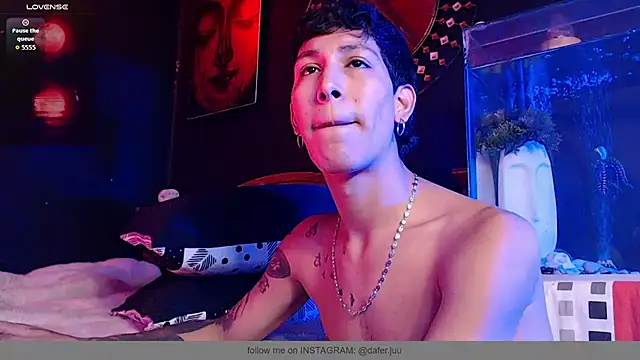 Snapshot of Godly_huan chatting on December 2, 7:03 am Godly huan online show from December 2, 7:03 am