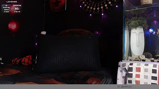 Snapshot of Godly_huan chatting on December 20, 6:09 am Godly huan online show from December 20, 6:09 am