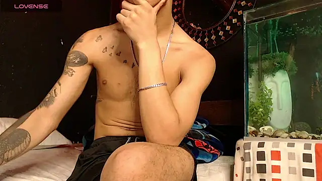 Snapshot of Godly_huan chatting on January 9, 5:10 am Godly huan online show from January 9, 5:10 am