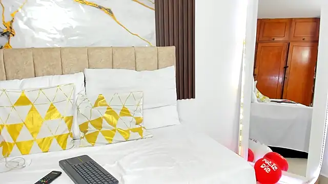 cristalwalker   online show from March 6, 10:45 am