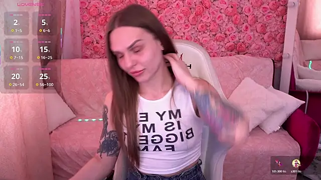 KiraGrayy online show from March 14, 2:00 pm