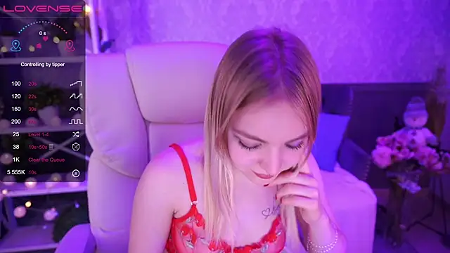 Snapshot of EmilySunshineS chatting on December 23, 3:07 am EmilySunshineS online show from December 23, 3:07 am