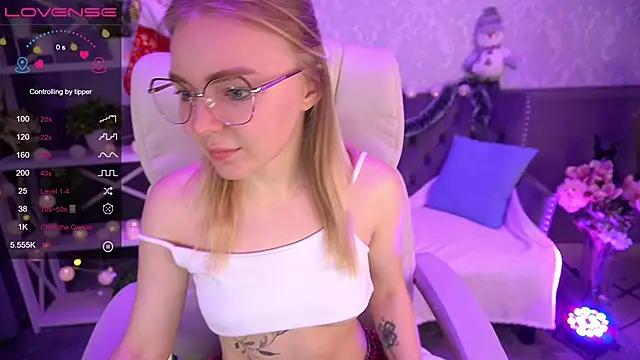 Snapshot of EmilySunshineS chatting on December 25, 4:12 am EmilySunshineS online show from December 25, 4:12 am