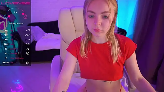 Snapshot of EmilySunshineS chatting on December 27, 4:04 am EmilySunshineS online show from December 27, 4:04 am