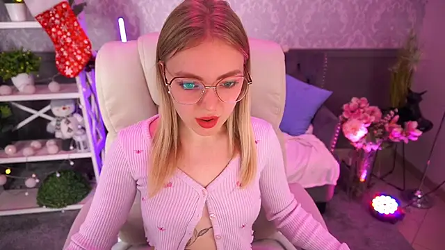 Snapshot of EmilySunshineS chatting on December 29, 9:52 pm EmilySunshineS online show from December 29, 9:52 pm