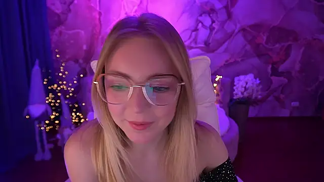 Snapshot of EmilySunshineS chatting on January 16, 8:57 pm EmilySunshineS online show from January 16, 8:57 pm