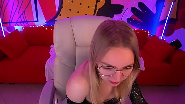 Snapshot of EmilySunshineS chatting on January 19, 9:34 pm EmilySunshineS online show from January 19, 9:34 pm