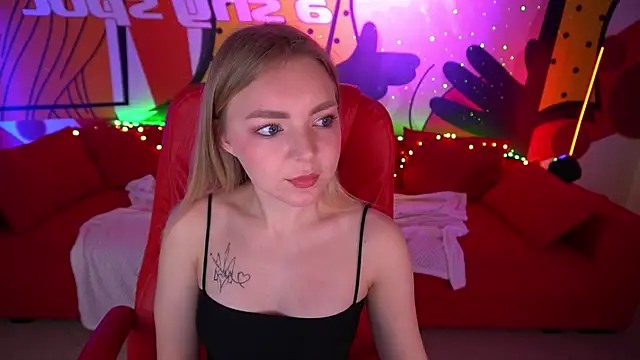 Snapshot of EmilySunshineS chatting on January 29, 9:50 pm EmilySunshineS online show from January 29, 9:50 pm