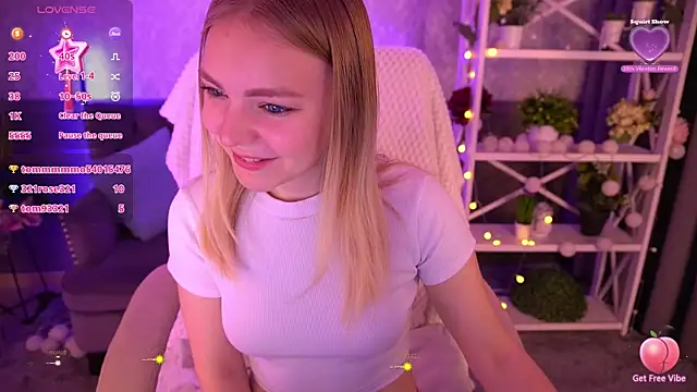 Snapshot of EmilySunshineS chatting on February 3, 4:14 am EmilySunshineS online show from February 3, 4:14 am