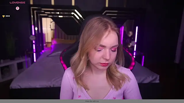 Snapshot of EmilySunshineS chatting on March 21, 2:18 am EmilySunshineS online show from March 21, 2:18 am