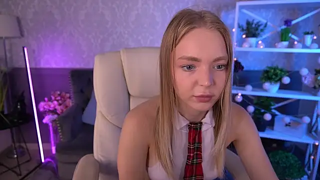 Snapshot of EmilySunshineS chatting on September 10, 6:57 am EmilySunshineS online show from September 10, 6:57 am