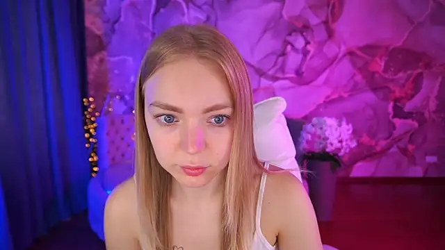 Snapshot of EmilySunshineS chatting on September 11, 6:24 am EmilySunshineS online show from September 11, 6:24 am