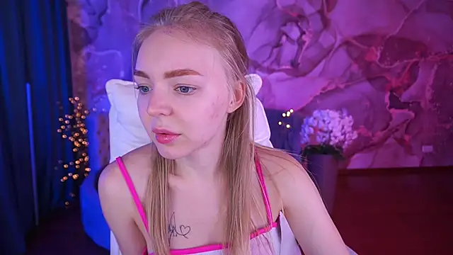 Snapshot of EmilySunshineS chatting on September 14, 1:10 pm EmilySunshineS online show from September 14, 1:10 pm