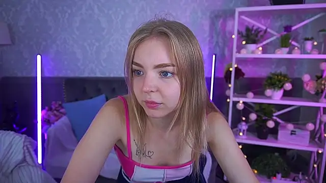 Snapshot of EmilySunshineS chatting on September 16, 6:47 am EmilySunshineS online show from September 16, 6:47 am