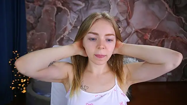 Snapshot of EmilySunshineS chatting on September 21, 1:46 pm EmilySunshineS online show from September 21, 1:46 pm