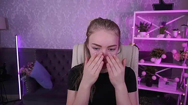 Snapshot of EmilySunshineS chatting on September 24, 6:06 am EmilySunshineS online show from September 24, 6:06 am