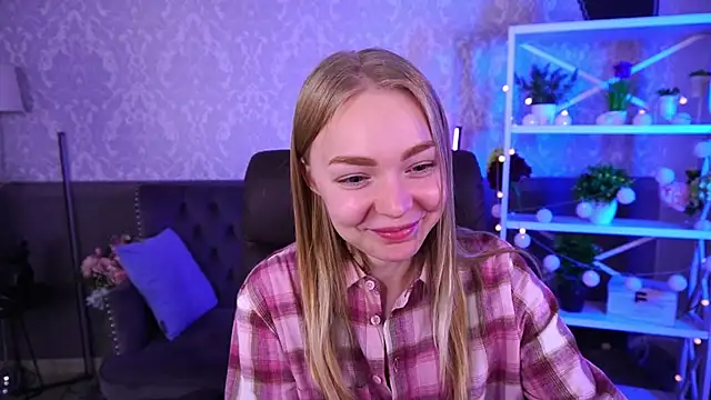 Snapshot of EmilySunshineS chatting on September 27, 2:11 pm EmilySunshineS online show from September 27, 2:11 pm