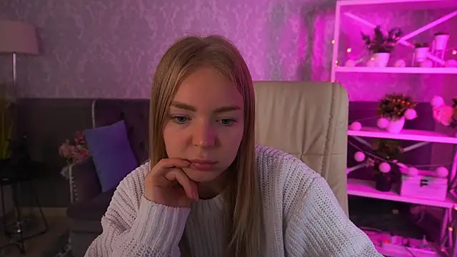 Snapshot of EmilySunshineS chatting on October 15, 5:40 am EmilySunshineS online show from October 15, 5:40 am