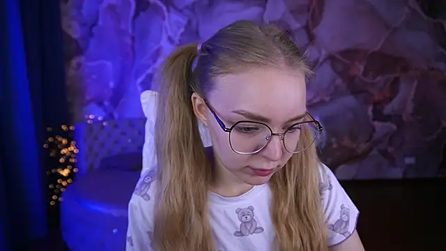 Snapshot of EmilySunshineS chatting on October 20, 6:58 am EmilySunshineS online show from October 20, 6:58 am