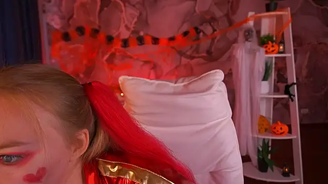 Snapshot of EmilySunshineS chatting on October 31, 7:42 am EmilySunshineS online show from October 31, 7:42 am