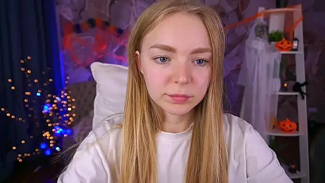 Snapshot of EmilySunshineS chatting on November 1, 2:19 pm EmilySunshineS online show from November 1, 2:19 pm