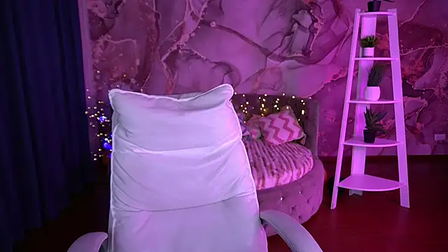 Snapshot of EmilySunshineS chatting on November 6, 9:05 pm EmilySunshineS online show from November 6, 9:05 pm