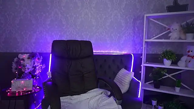 Snapshot of EmilySunshineS chatting on November 9, 7:28 am EmilySunshineS online show from November 9, 7:28 am